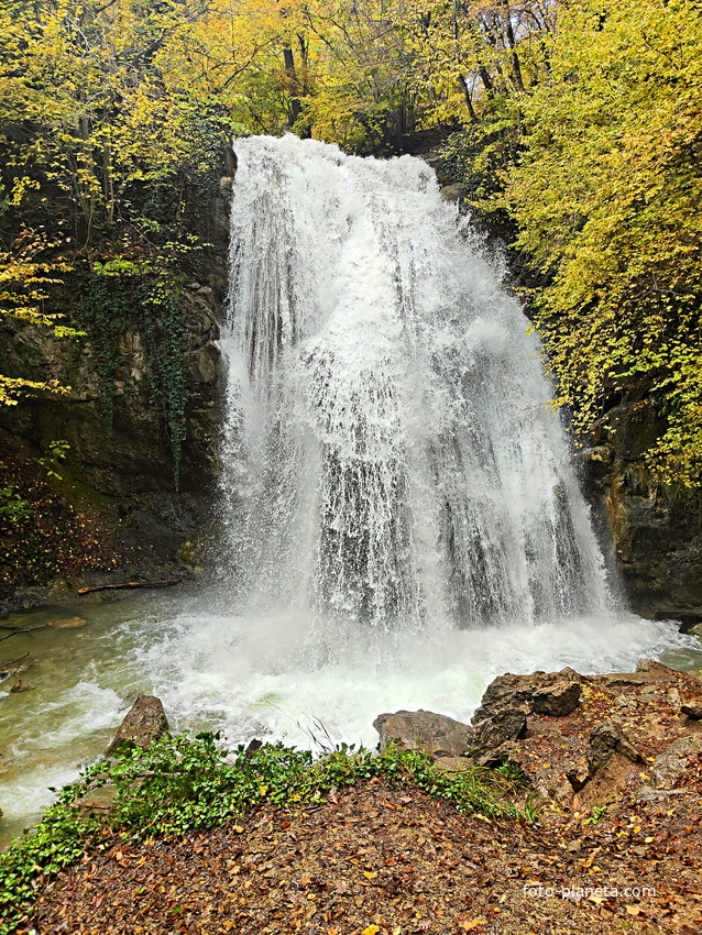 Водопад Джур-Джур на реке Улу-узень в гос. природном гидрологическом заказнике регионального значения «Хапхальский». Самый мощный каскад.