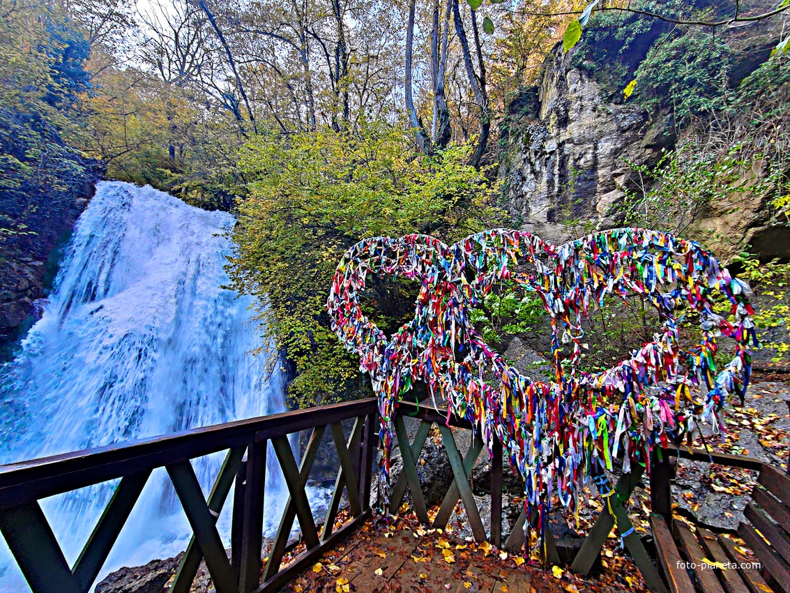 Водопад Джур-Джур на реке Улу-узень в гос. природном гидрологическом заказнике регионального значения «Хапхальский». Самый мощный каскад.