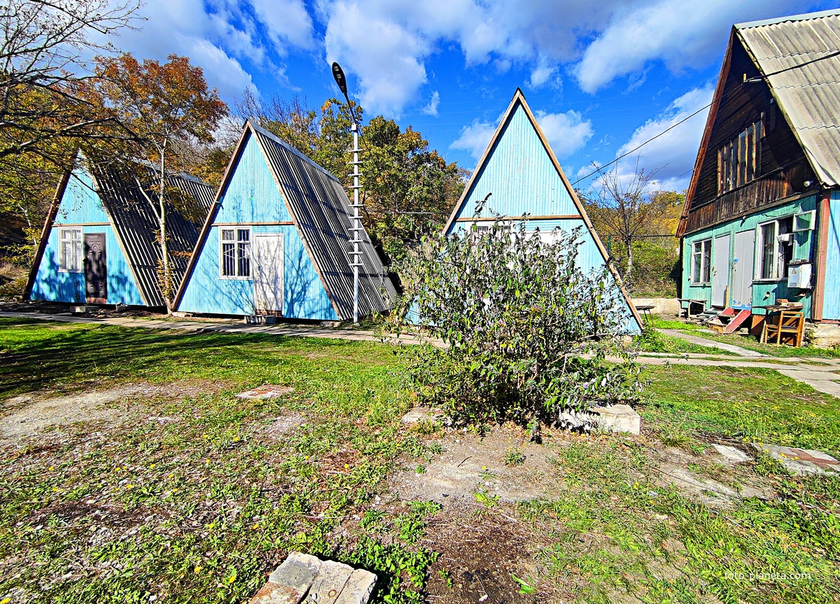 Жилые домики "Медвежий угол" СОСЛ МЭИ "Алушта".