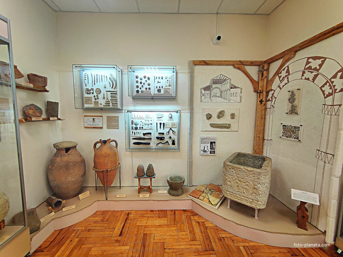 Алуштинский историко-краеведческий музей.