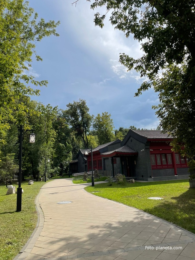 В парке Хуамин