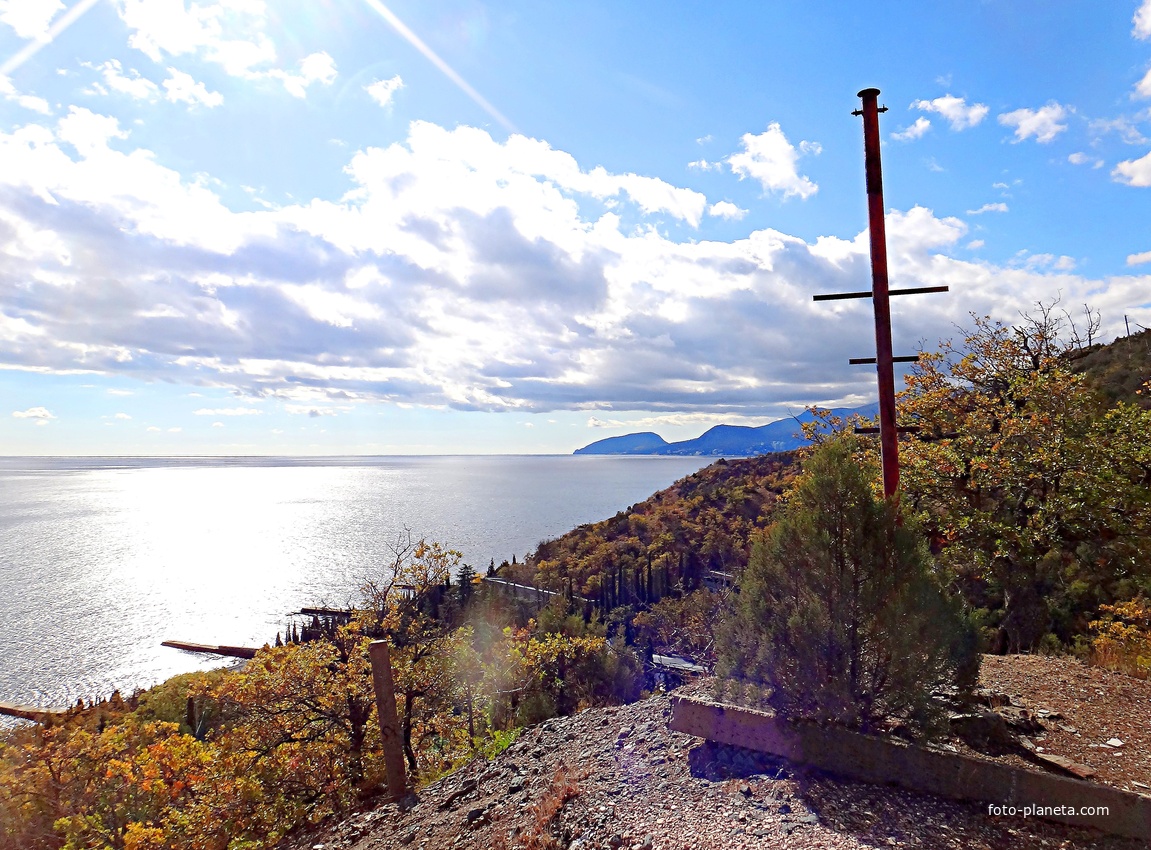 На вершине одного из холмов на территории СОСЛ МЭИ "Алушта".