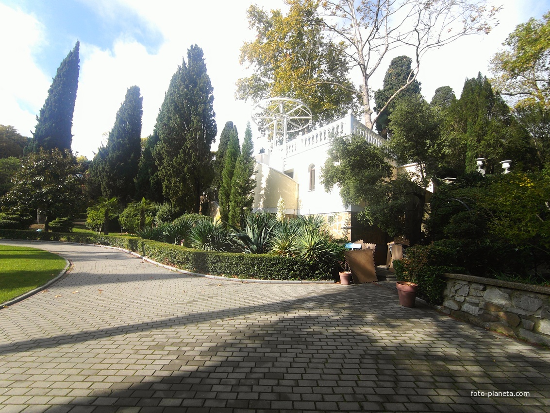 Парк на территории санатория «Пушкино» — памятник садово-парковой архитектуры начала XIX века.