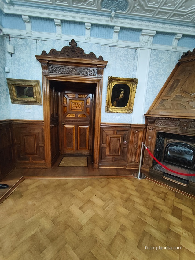 Массандровский дворец построен в 1902г. как резиденция для императора Александра III. Бильярдная комната. Оформлена по мотивам поздней английской готики.