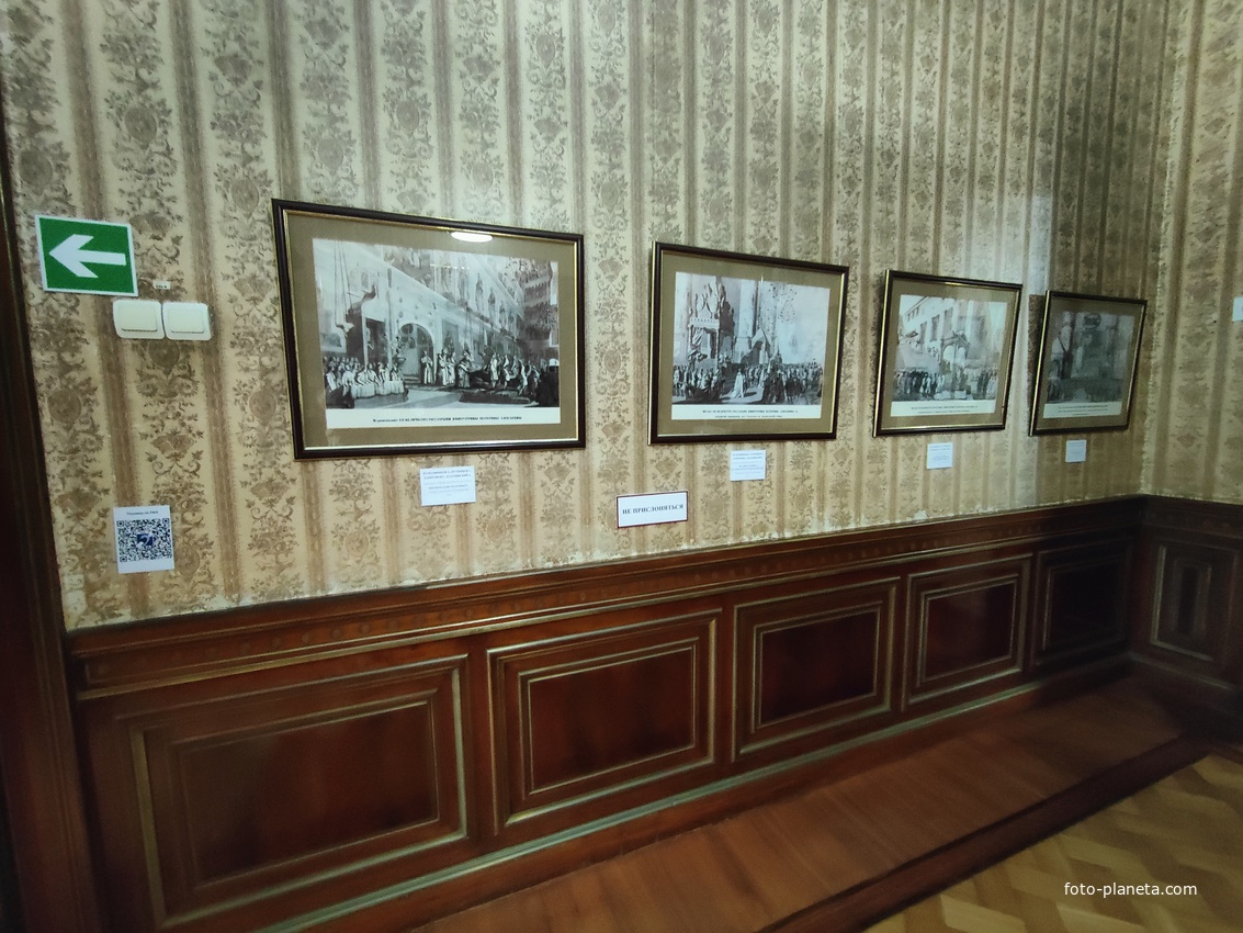 Массандровский дворец построен в 1902г. как резиденция для императора Александра III. Коридор перед Приемной Ея Величества.