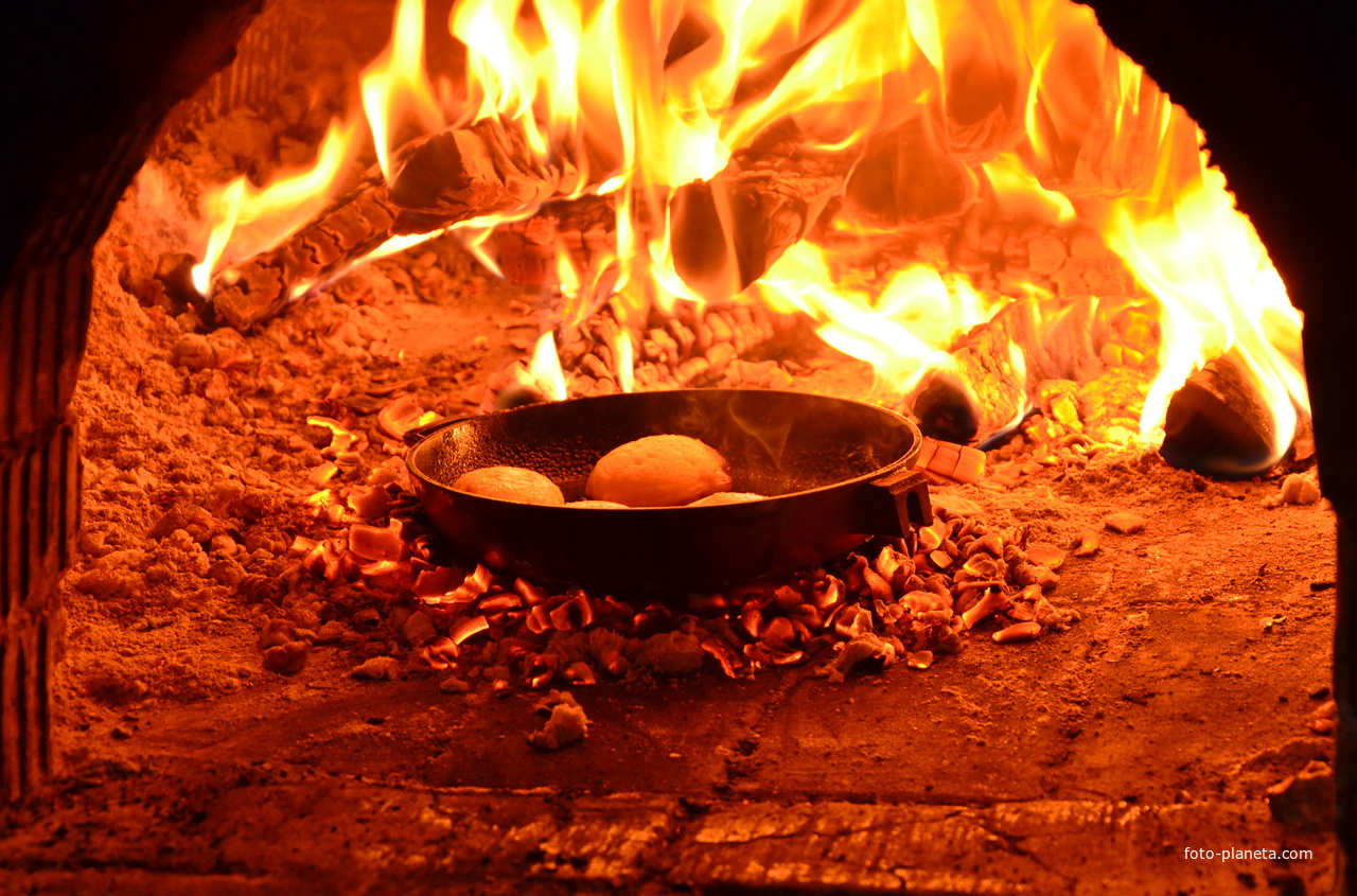 В русской печи. Музей кацкарей. Мартыново.