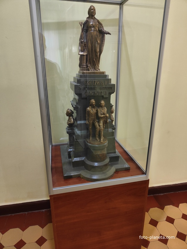 Ядра осадной турецкой пушки 1475г. Малоазийский гранит.