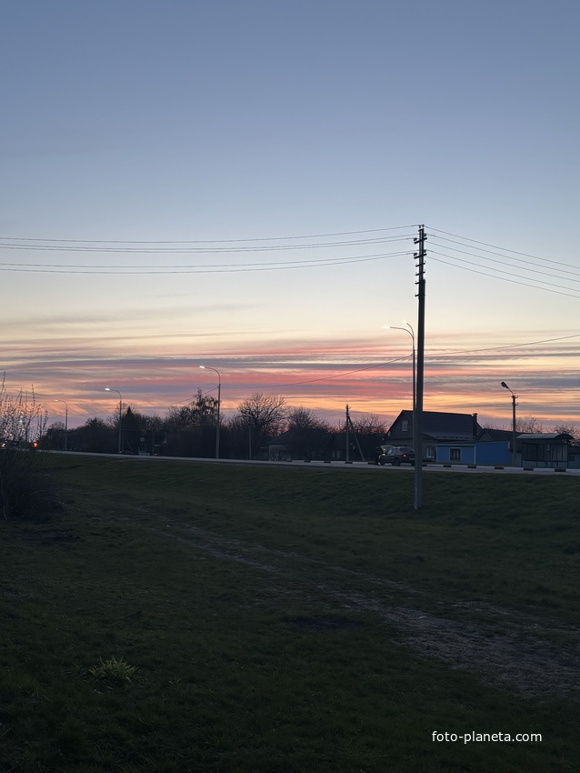 Дом возле дороги