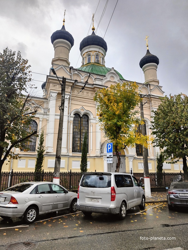 Храм Трех Святителей Великих  на ул. Гоголя, 16.