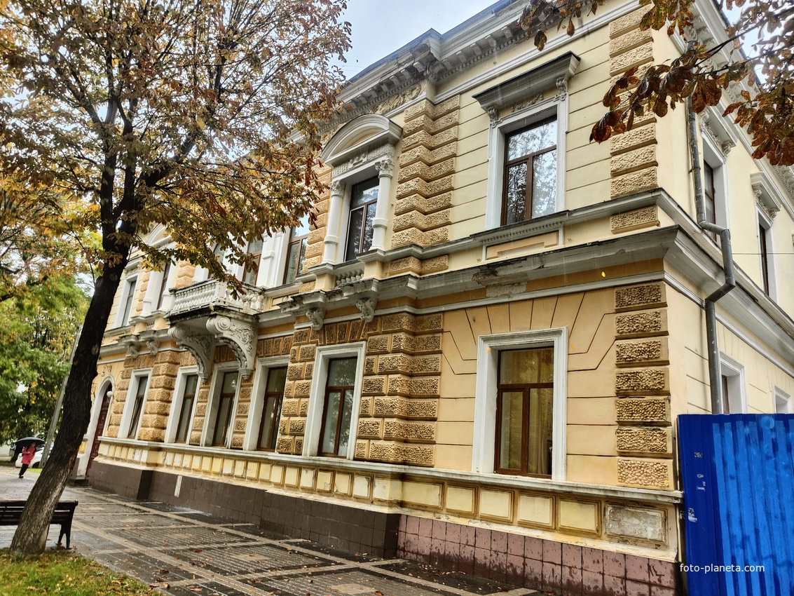 Дом Белецких по ул. Горького, 11. Сейчас - Симферопольская детская музыкальная школа №3 имени Юрия Богатикова.
