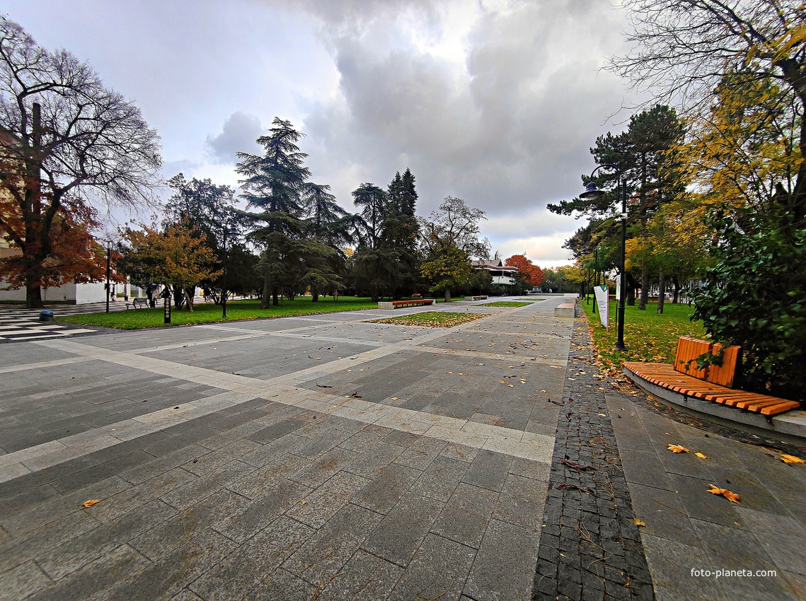 Парк культуры и отдыха «Екатерининский сад» — старейший парк Симферополя, основанный в 1809 г.