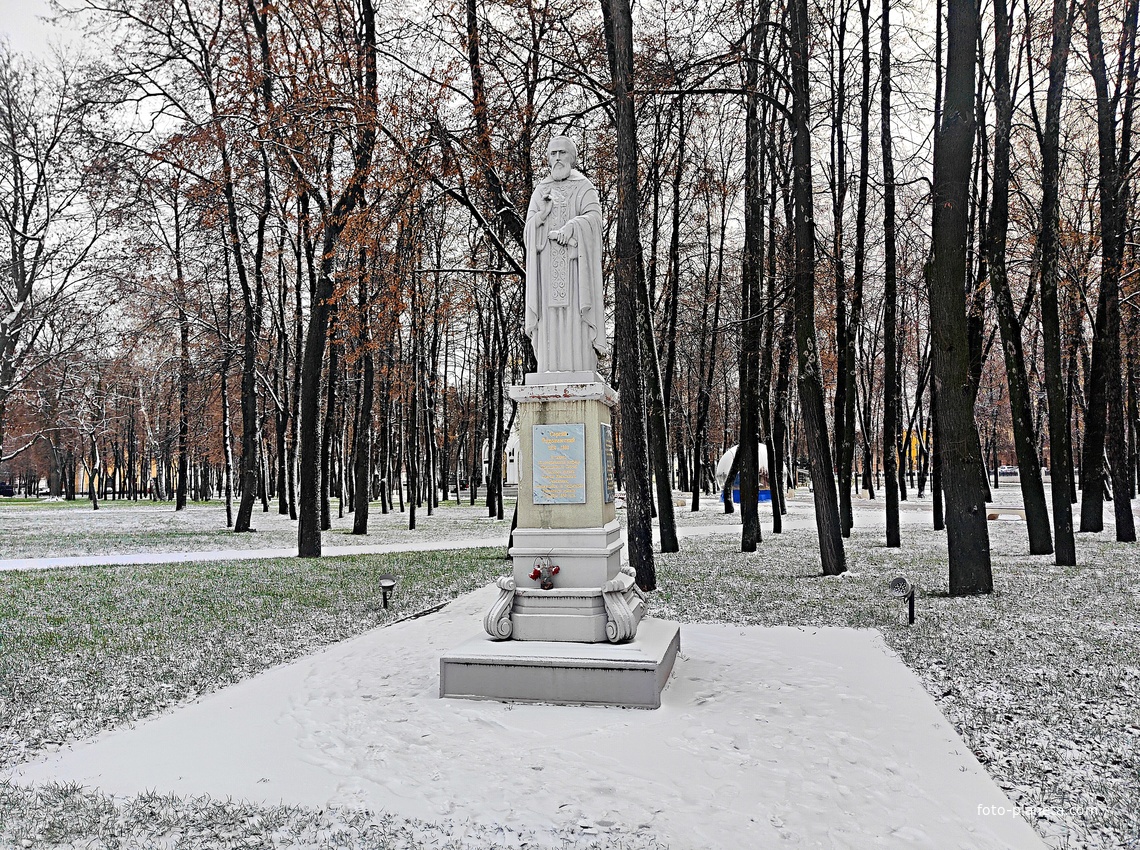Памятник Сергию Радонежскому  в Кремлёвском сквере. Установлен в честь встречи Преподобного Сергия Радонежского с князем Олегом Рязанским в 1386 г.