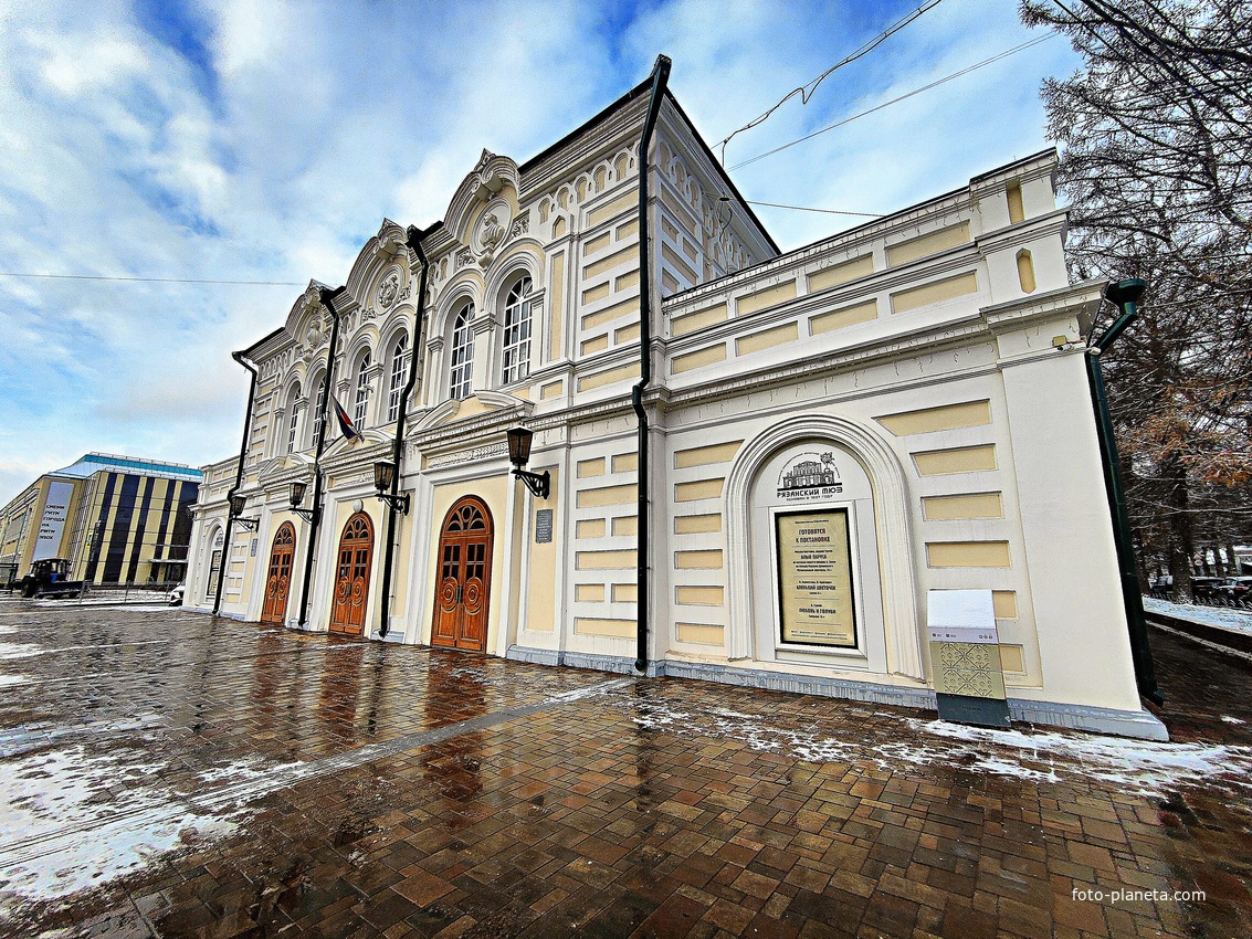 Рязанский ТЮЗ на Соборной улице.