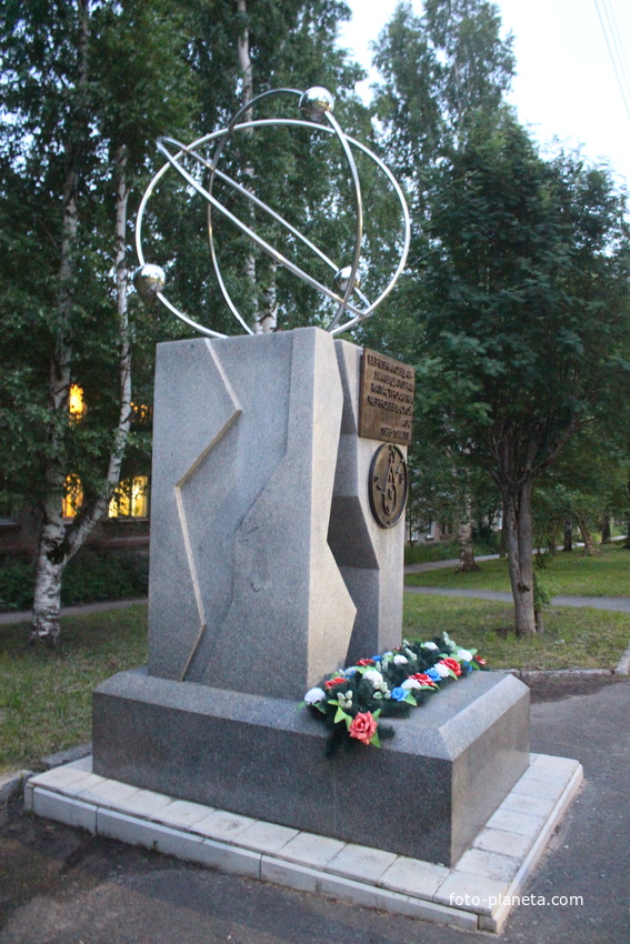 Памятник ликвидаторам аварии на Чернобыльской АЭС.