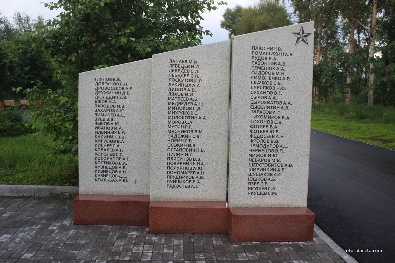 Памятник березниковцам, погибшим в локальных конфликтах (2012) на Аллее Памяти Героев.