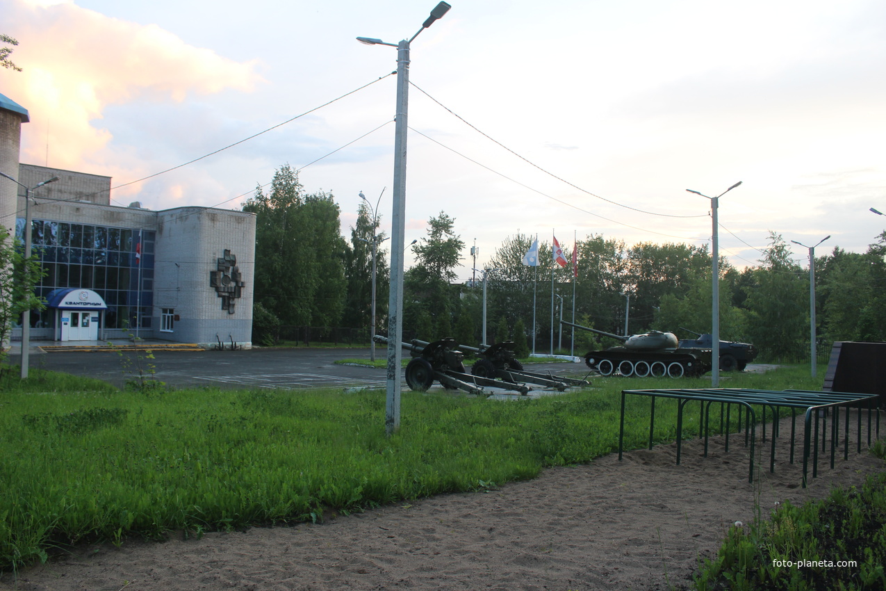 Музей военной техники под открытым небом.