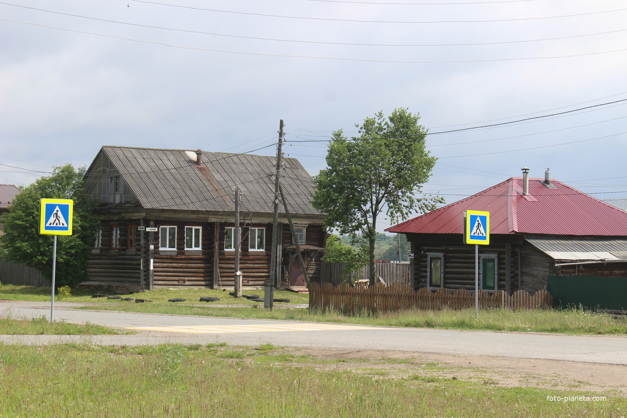 Угол улиц Чернышевского и Гоголя.