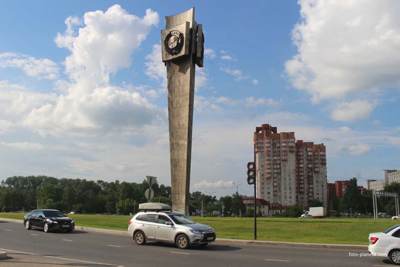 Стела в память 250-летия Перми на площади Гайдара.