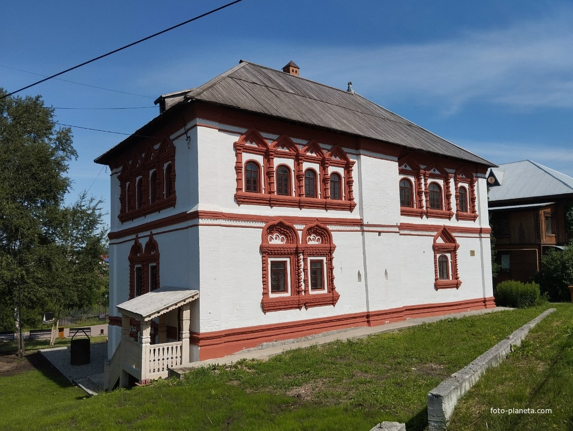 Дом воеводы (исторический отдел краеведческого музея).