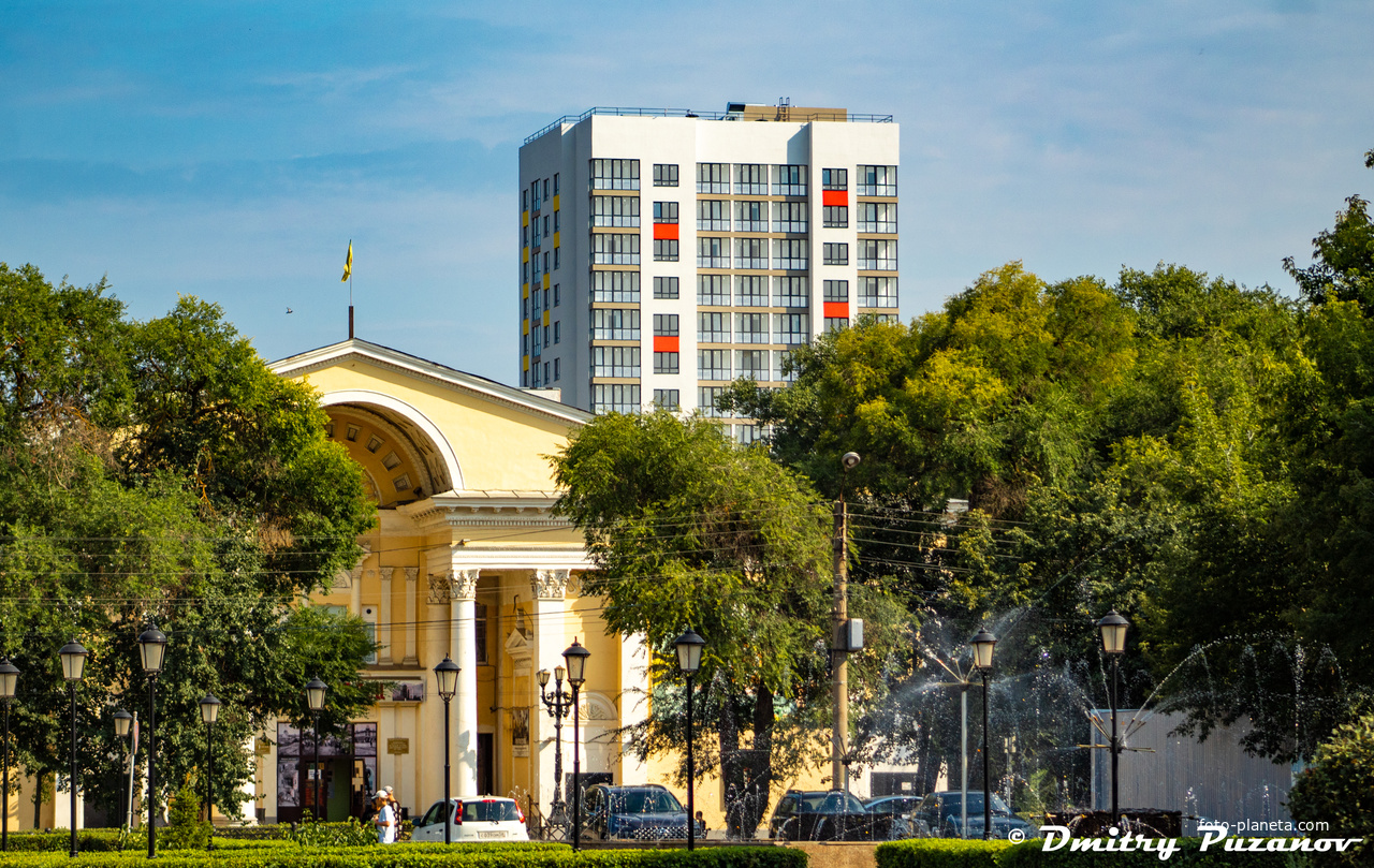 Кинотеатр Комсомолец и новый дом