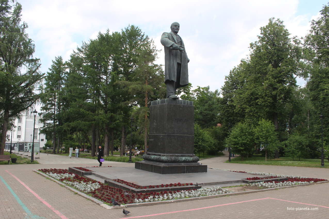 Памятник В.И. Ленину.