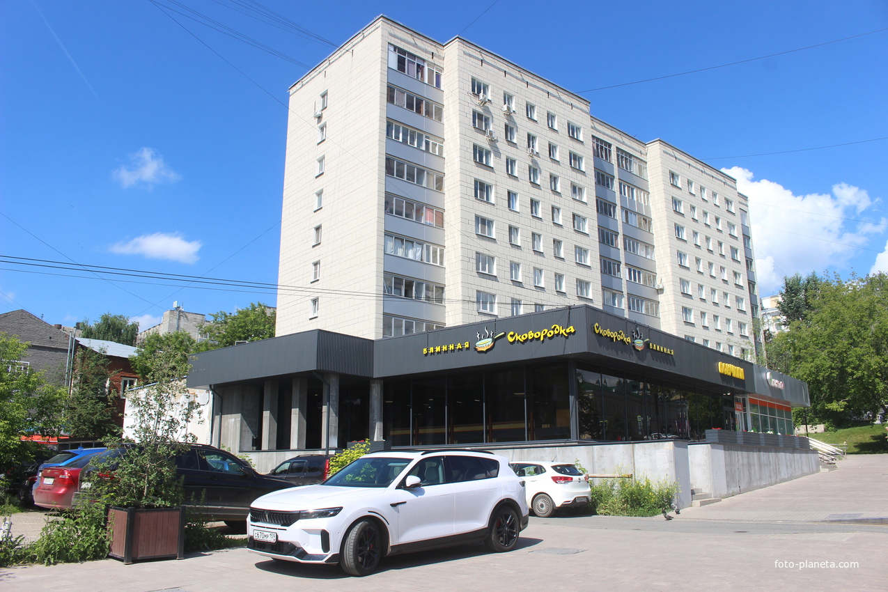 Комсомольский проспект.