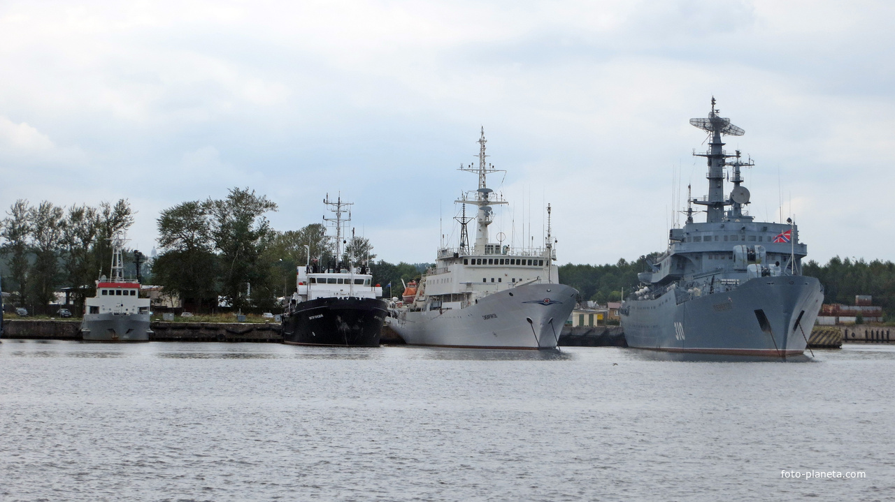 Г. Ломоносов. В морском порту