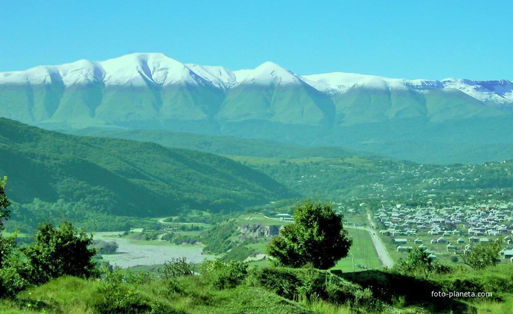 Ленинаул на фоне Салатавские горы 2011