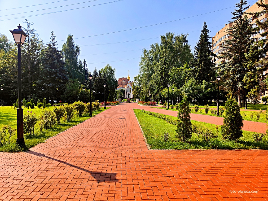 Мемориал «Воинам-землякам, за Родину жизнь отдавшим 1941–1945 гг» на площади Славы. Аллея Героев.