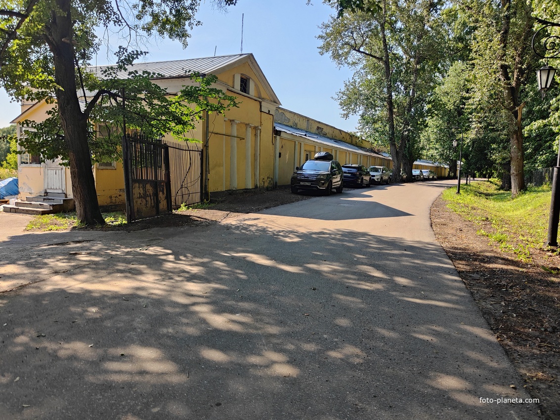 На территории усадьбы "Горенки".