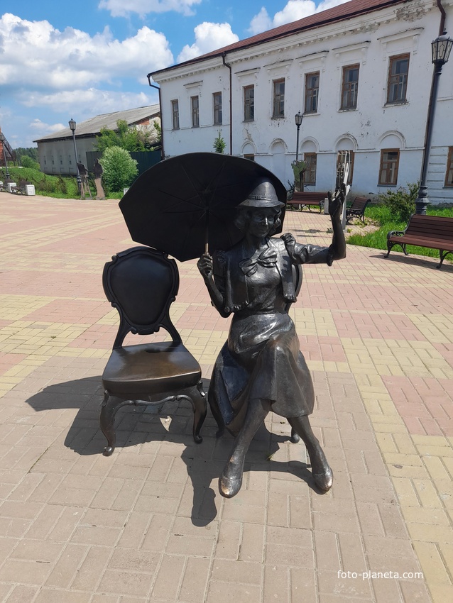 Памятник актрисе Ирине Мурзаевой