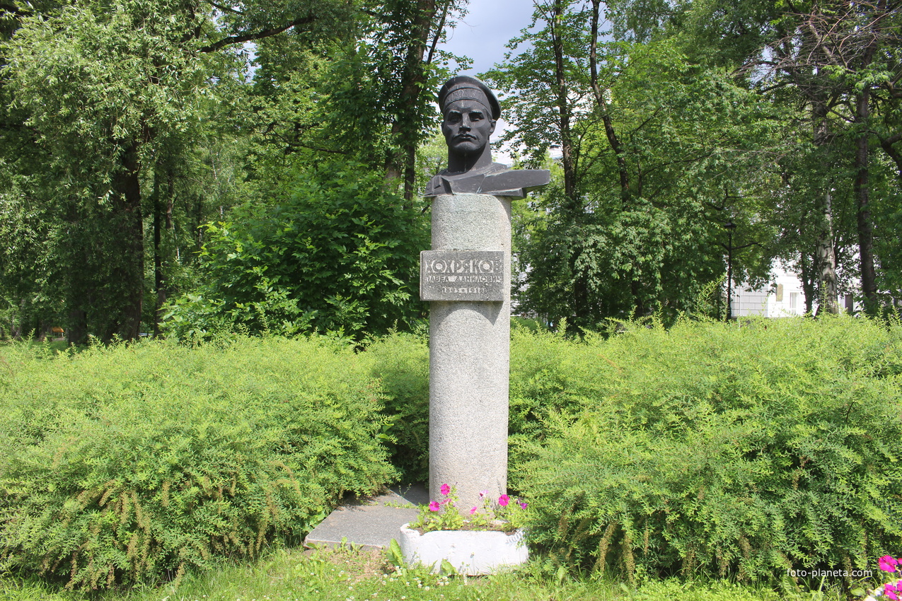 Памятник матросу Павлу Хохрякову.