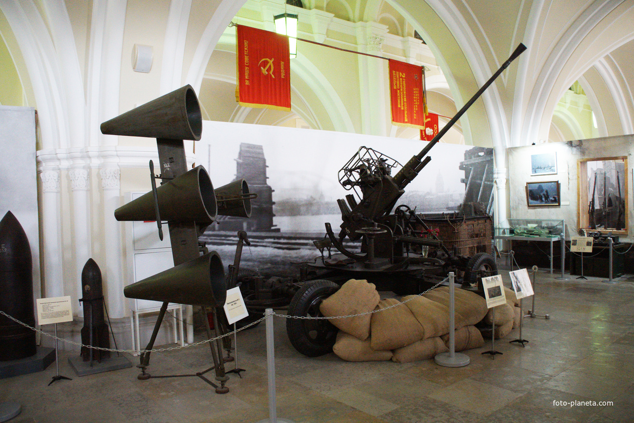 Зенитное орудие и звукоулавливатель ЗП-2