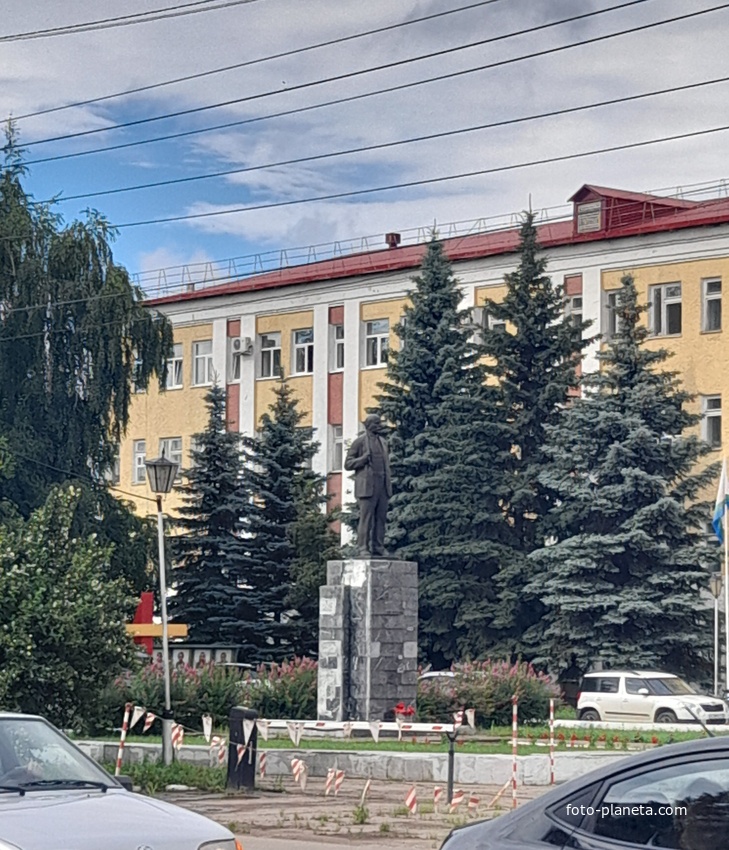 Памятник В. И. Ленину