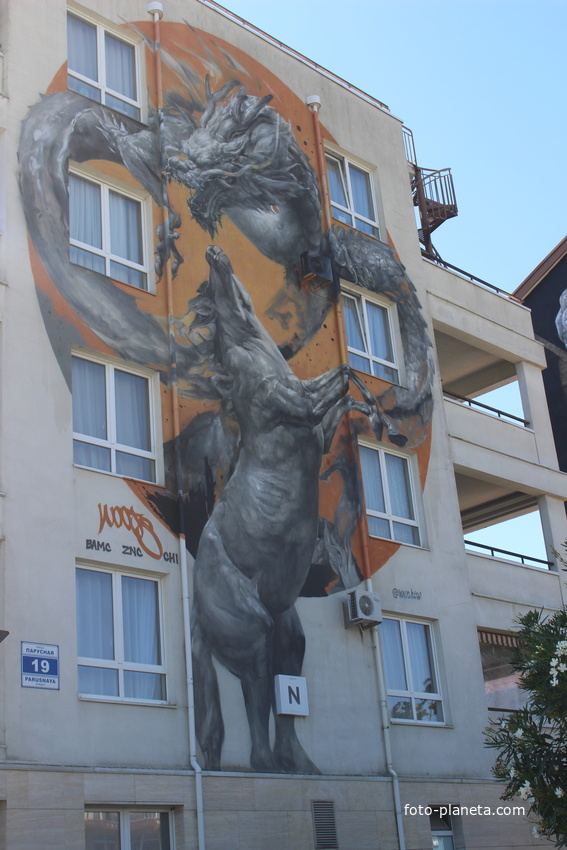 Мурал на ул. Парусной.