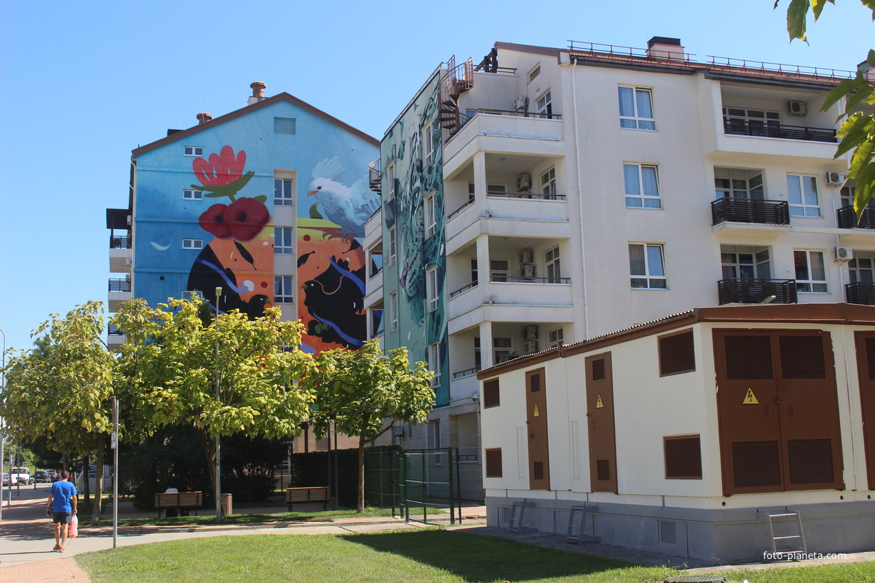 Мурал на ул. Парусной.