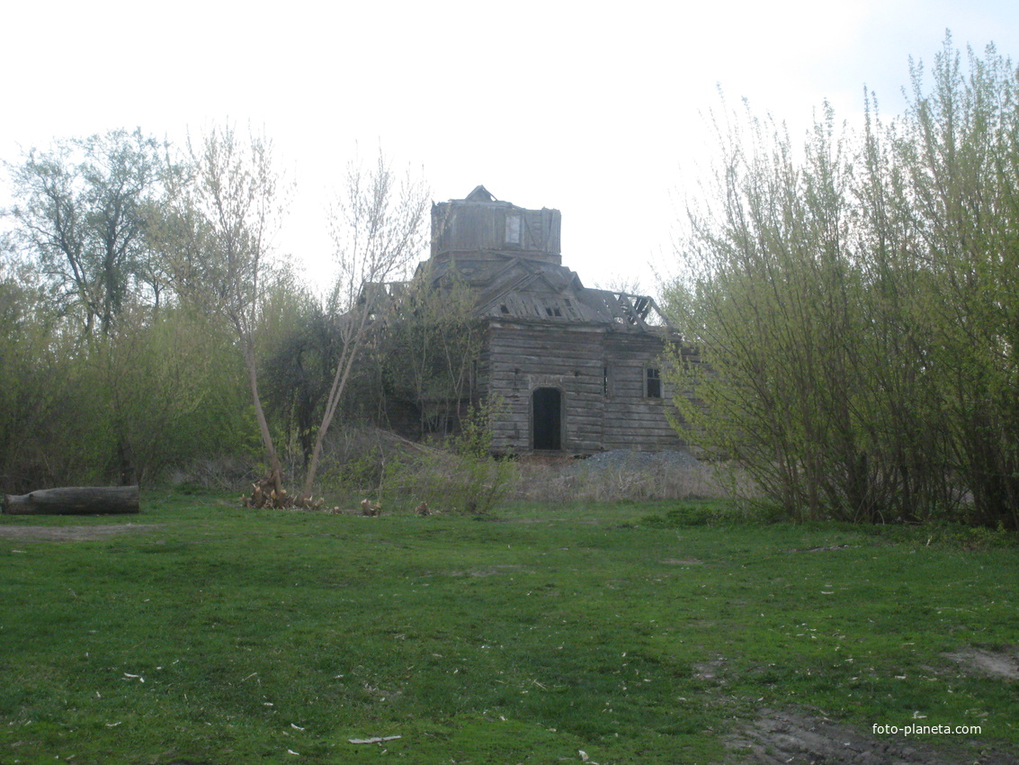Разрушенная церковь в Беловежах Первых