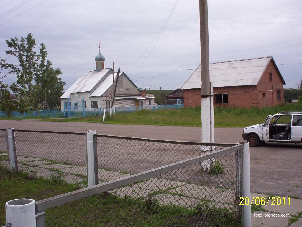 Православная церковь и поповский дом
