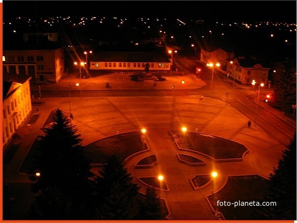 площадь Ленина ночью