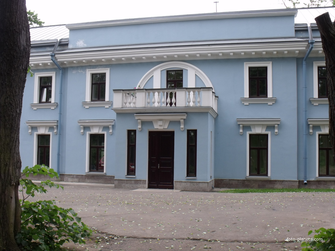 Здание бывшего клуба завода им. Воскова