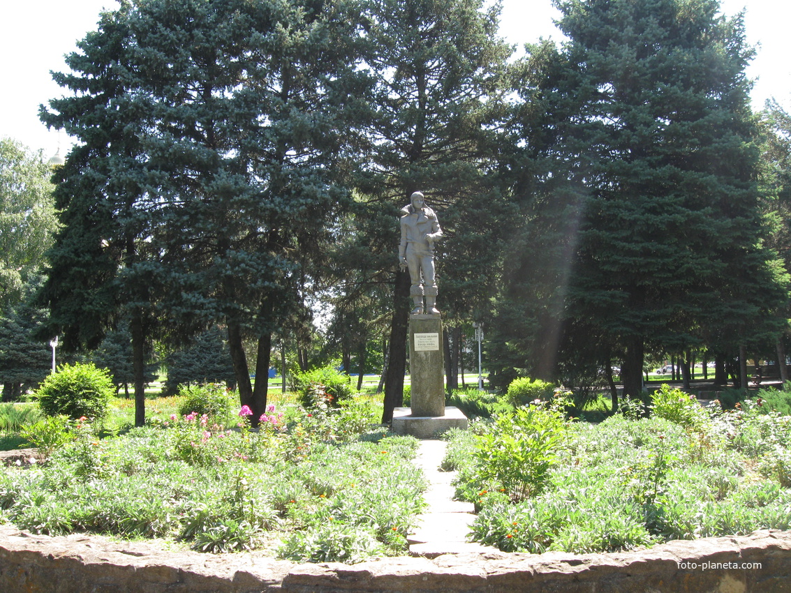 памятник Ляпидевскому