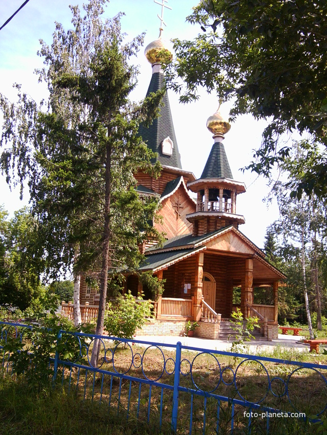 Церковь Царственных Страстотерпцев в Новоомском