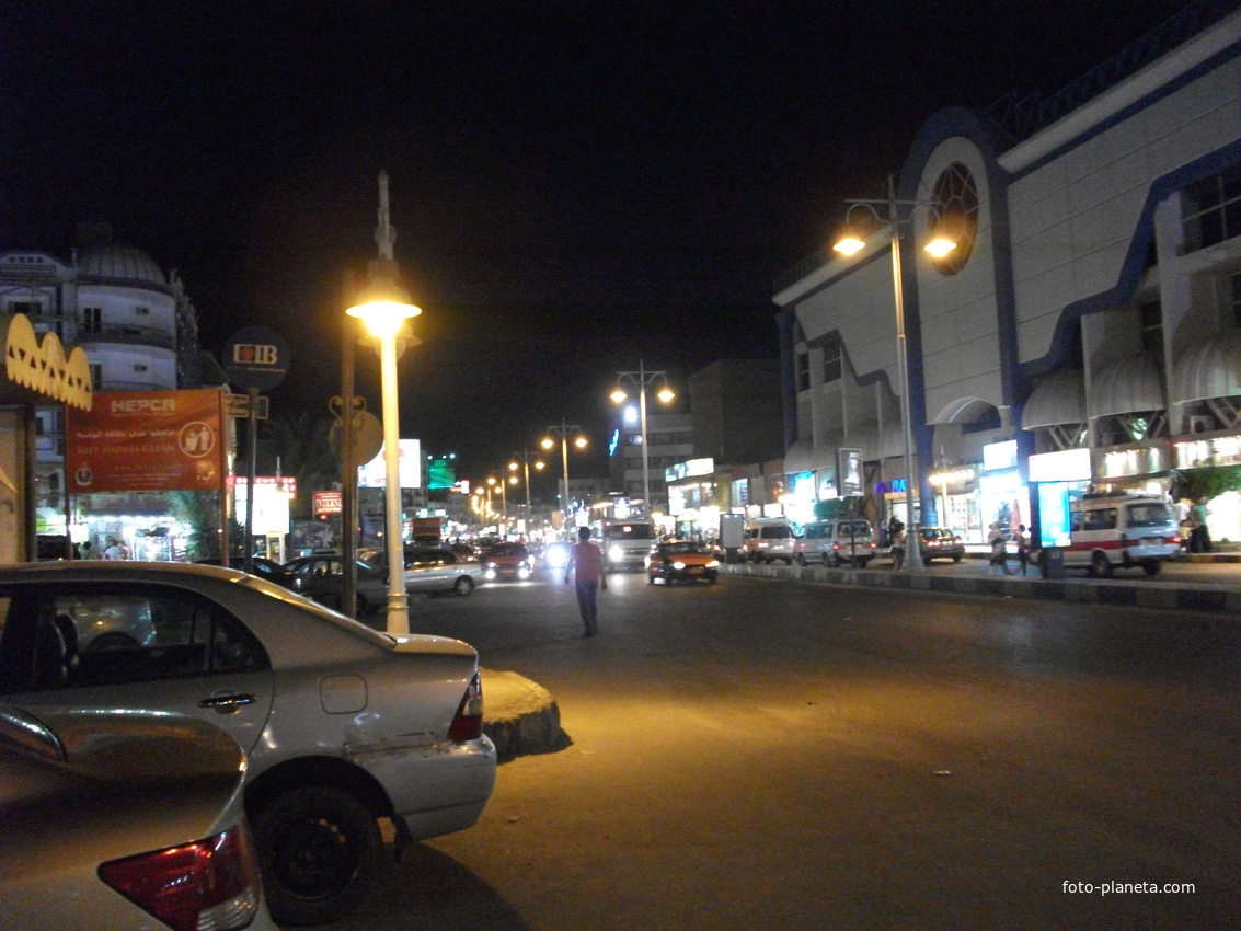 улица Шератон ,вечером, Хургада