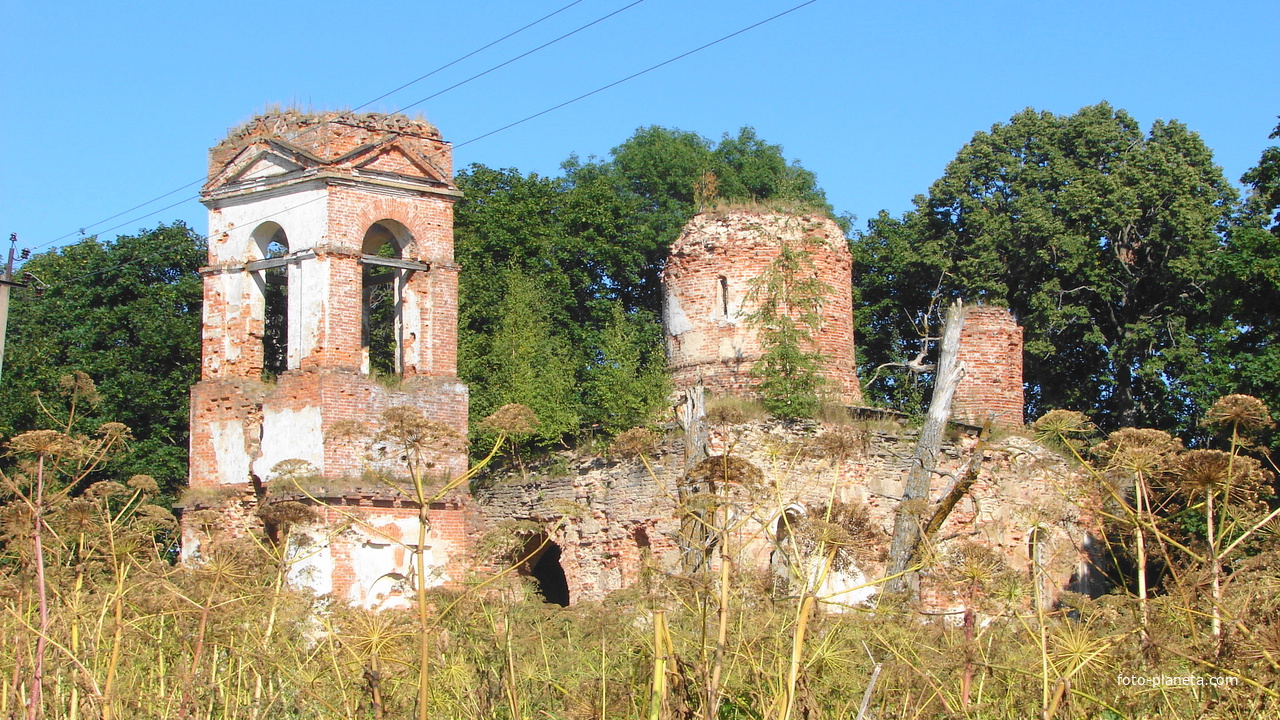 руины церкви неподалеку от урочища Каменные Поляны