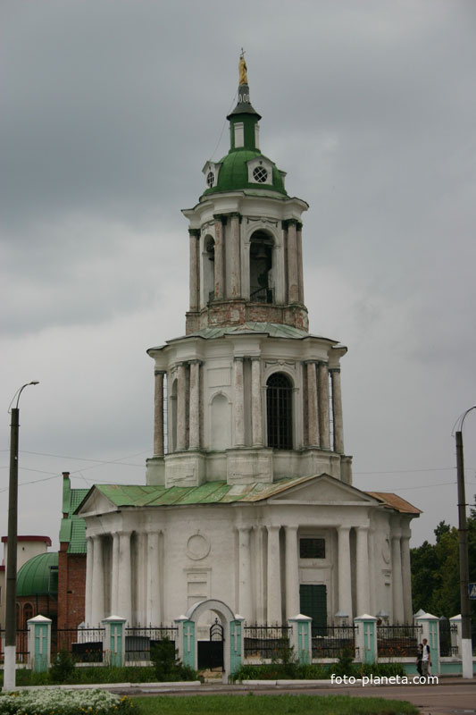 Введенский храм в колокольне Покровского собора (2005 год), город Ахтырка.