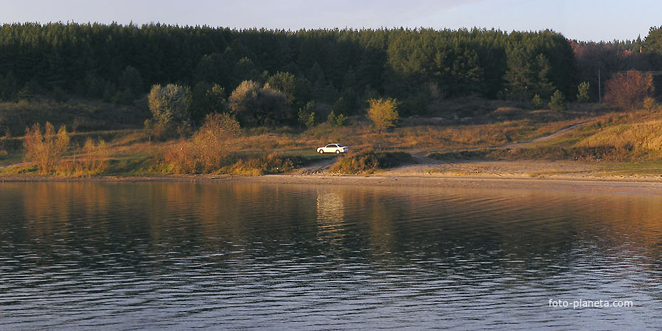 Панорама берега у домика лесника. Осень