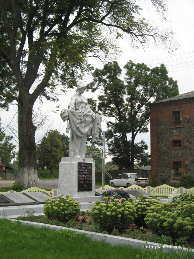Верховичи. Памятник павшим в годы Великой Отечественной войны