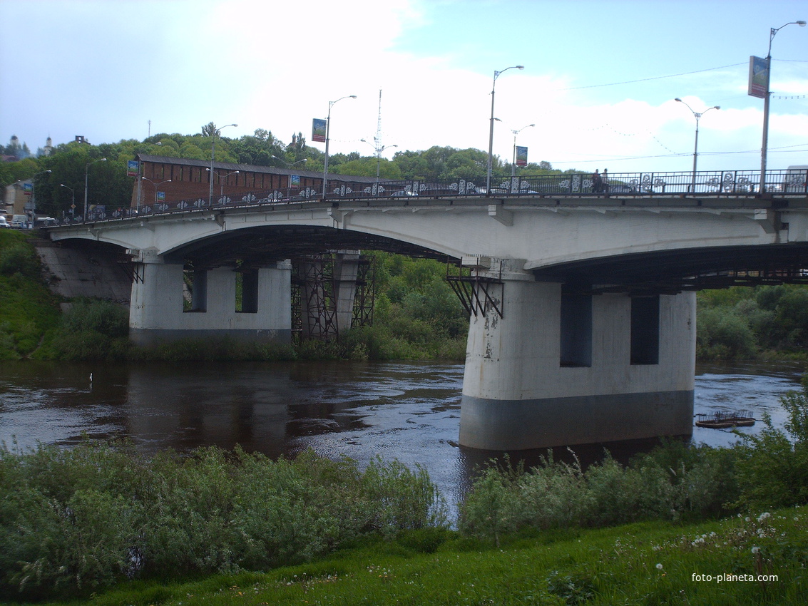 Уровень воды в днепре смоленск сегодня. Мост через реку Днепр Смоленск. Разрушенный мост через Днепр Смоленск. Сафоново мост. Днепр в районе Смоленска.