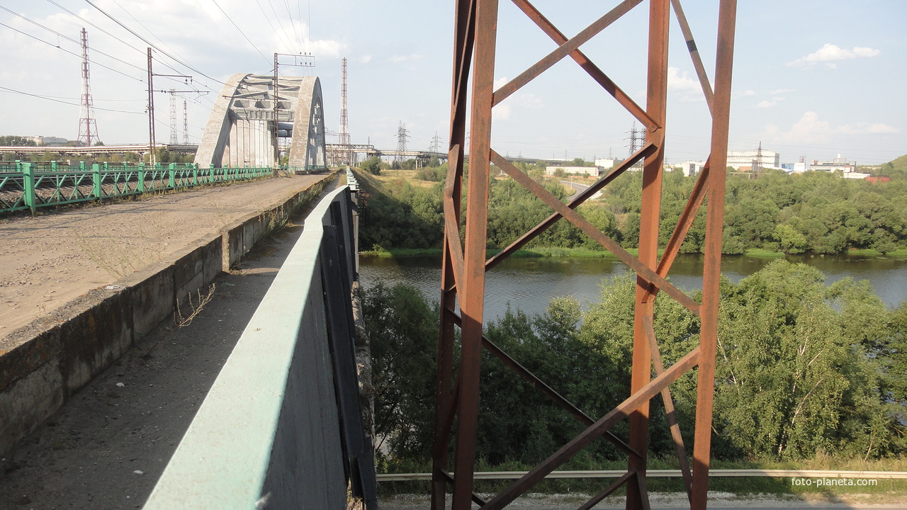 Железнодорожный и автомобильный мост через Москву реку