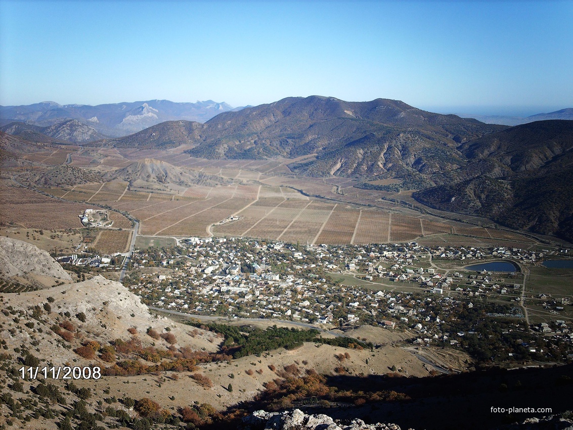 Вид на Веселое с горы Баш-Пармак (Палец)
